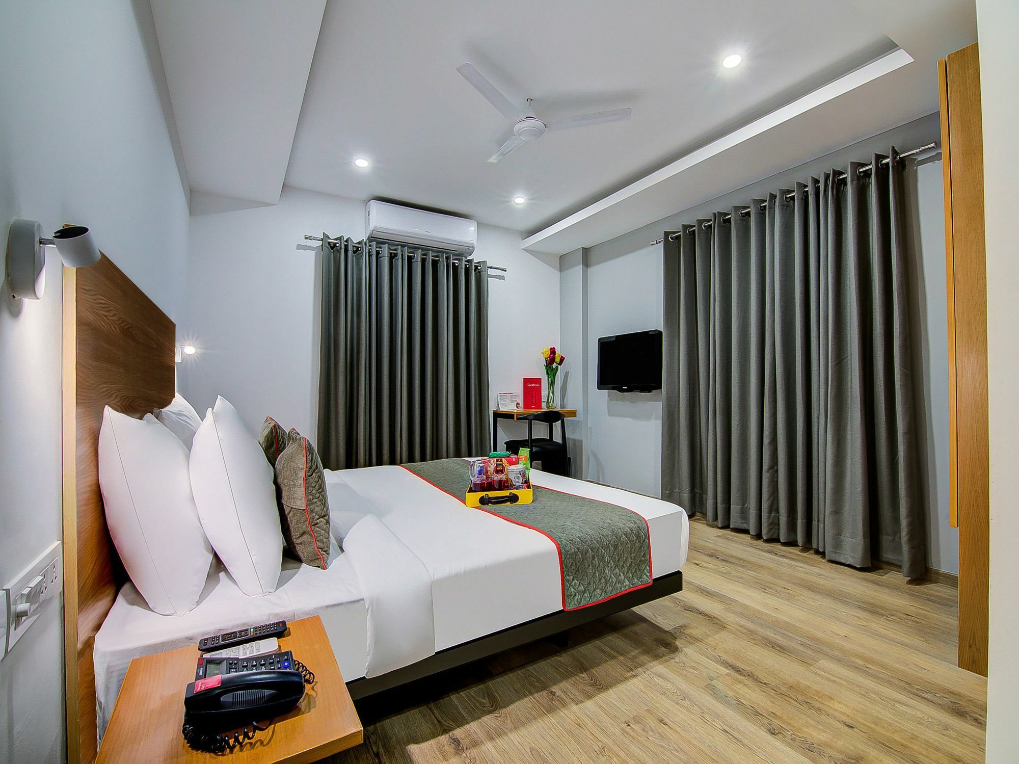 Oyo Townhouse 034 -Halcyon Hitech City Road Hyderabad Ngoại thất bức ảnh