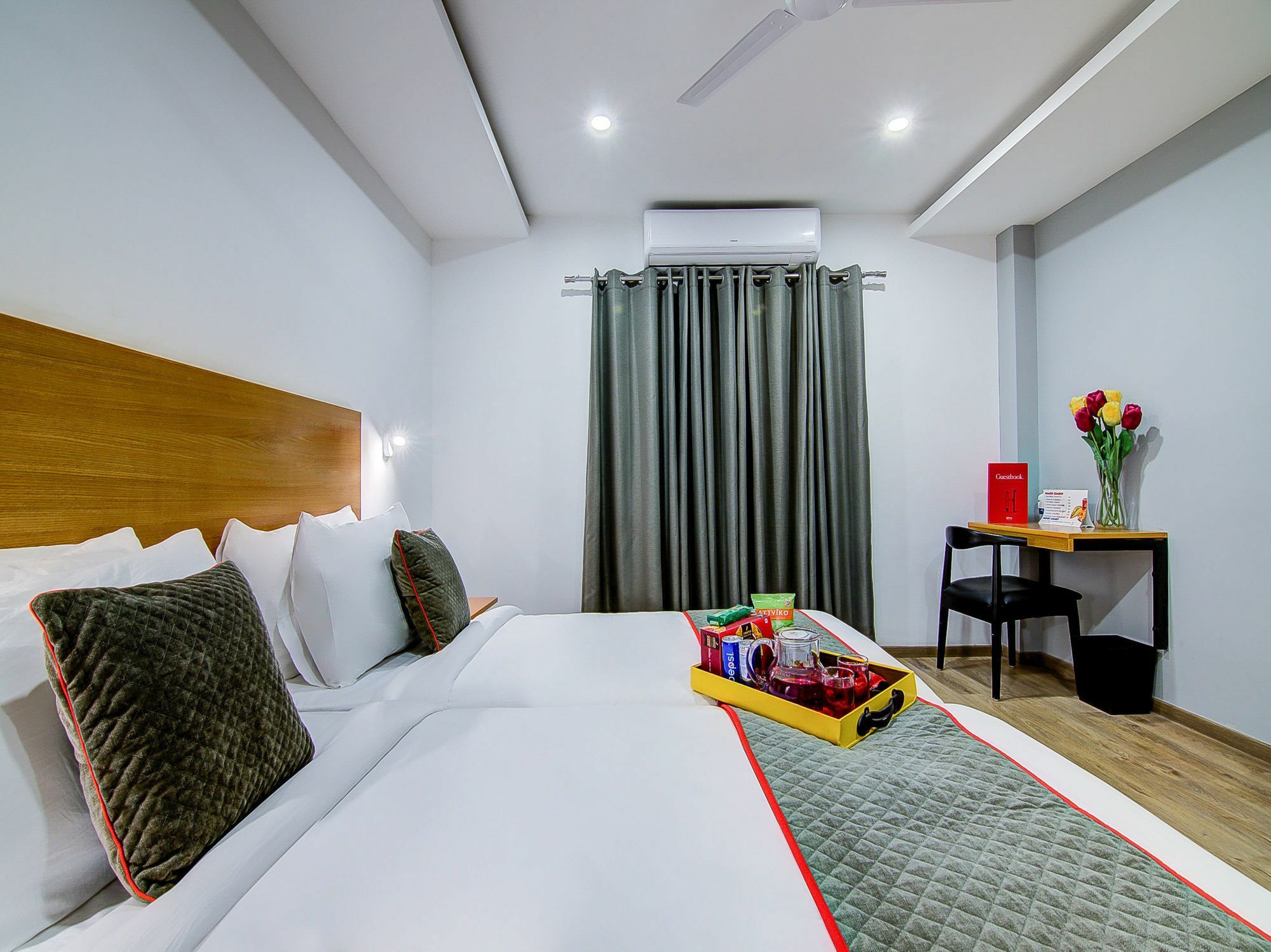 Oyo Townhouse 034 -Halcyon Hitech City Road Hyderabad Ngoại thất bức ảnh